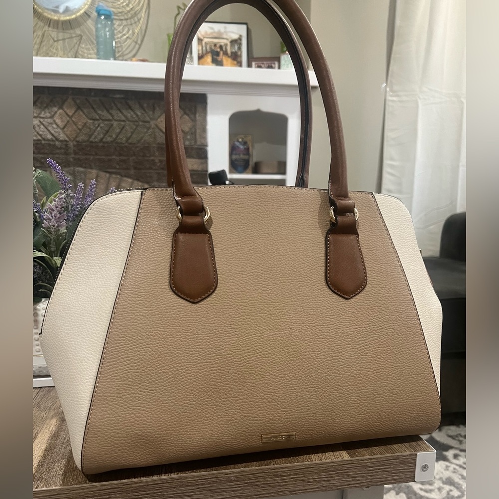 Beautiful Satchel Aldo handbag. Nude/cream
